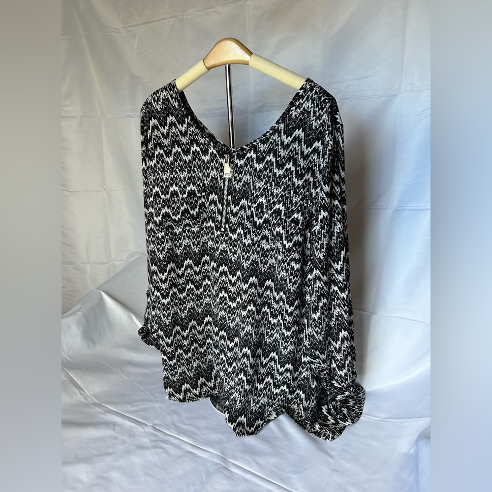 Avenue Black and White Zigzag Women's Top Size 18/20